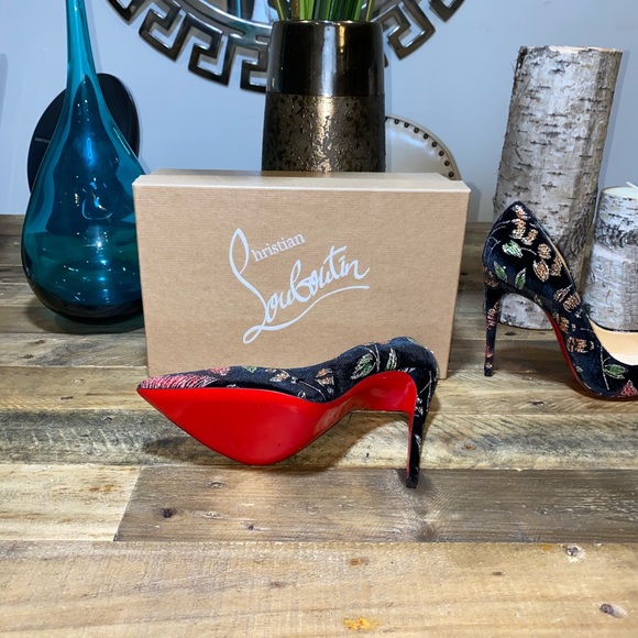 Christian Louboutin So Kate Velvet Pumps - Picture 4 of 8